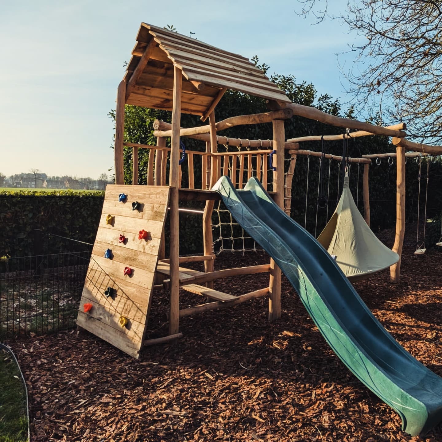 Tuinspeelplaatsen en sierhekken op maat in Antwerpen